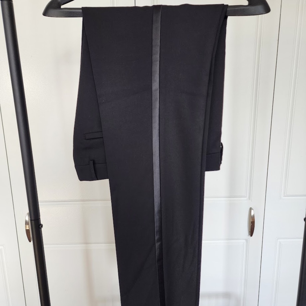 Kenneth Cole Reaction Tuxedo NWT 38S - Picture 3 of 15